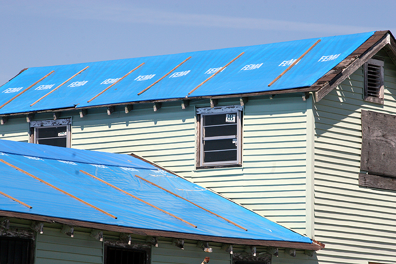 roof temporary tarps temporarily hurricane emergency protection install tarp roofing covering material repair construction fix storm fema pvc commercial site
